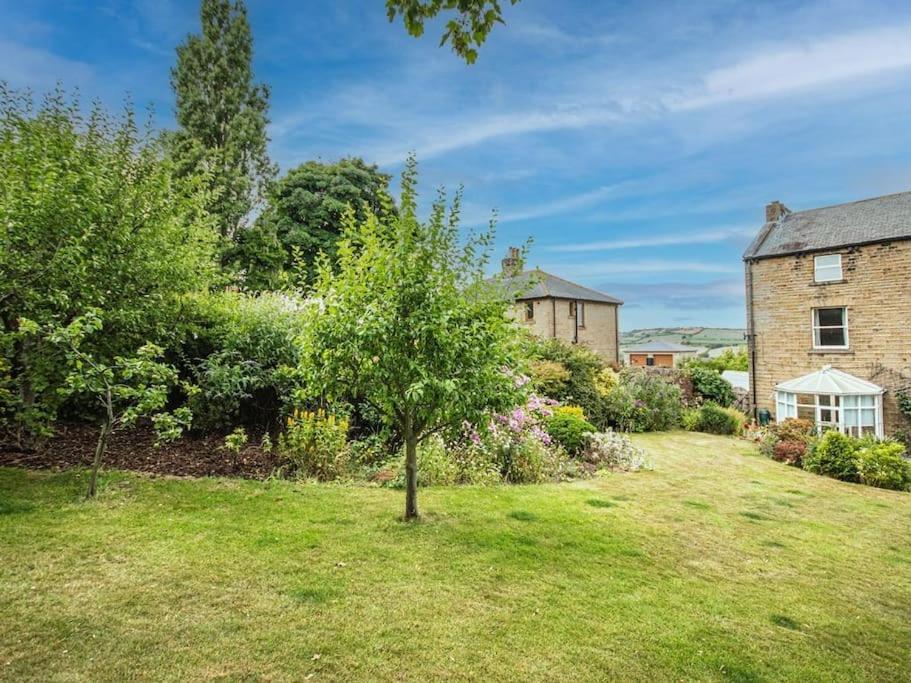 Holmfield House Villa Clayton West ภายนอก รูปภาพ